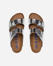 Carica l'immagine nel visualizzatore di Gallery, Birkenstock - 1005961 ARIZONA METALLIC SILVER- Calz.S