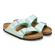 Carica l&#39;immagine nel visualizzatore di Gallery, Birkenstock - 1026963 ARIZONA PATENT SURF GREEN- Calz.S
