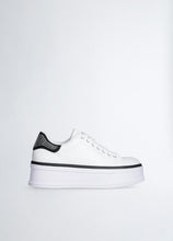 Carica l'immagine nel visualizzatore di Gallery, Liu-Jo - BA5101 - SNEAKER White/Black
