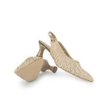 Carica l'immagine nel visualizzatore di Gallery, LUIS ANNE CHANEL MARY JANE SLINGBACK KITTEN HEEL IN TESSUTO NUDE ORO
