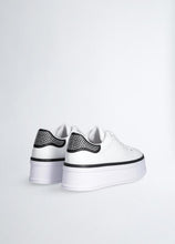 Carica l'immagine nel visualizzatore di Gallery, Liu-Jo - BA5101 - SNEAKER White/Black
