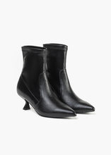 Carica l'immagine nel visualizzatore di Gallery, Francesco Milano - HI3-03A- Tronchetto pelle nero
