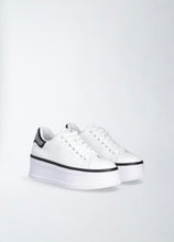 Carica l'immagine nel visualizzatore di Gallery, Liu-Jo - BA5101 - SNEAKER White/Black
